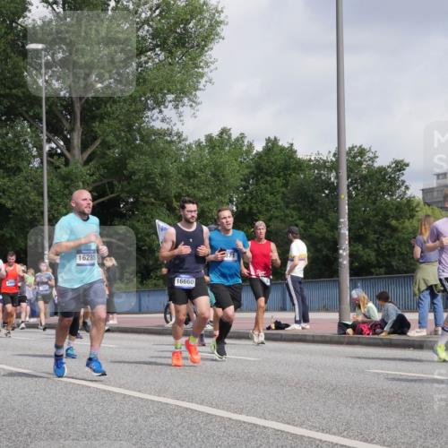 29.06.2025 - hella hamburg halbmarathon Luisa Fischer http://msf.ph/oto/8460563 29.06.2025 09:54:06 Kennedybrücke 11714, 4999, 1903, 16281, 16660, 871, 5410, 1570, 1903, 1920, 4999, 5410, 7105, 7363, 7962, 8346, 8871, 9114, 9364, 10375, 10669 meine-sportfotos.de