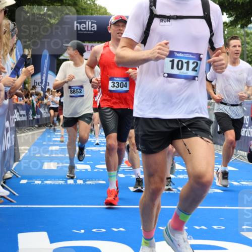 29.06.2025 - hella hamburg halbmarathon Strokosch-Dieckow http://msf.ph/oto/8460565 29.06.2025 10:47:28 Ziel 51, 1012, 1070, 1320, 1592, 1696, 2274, 2284, 2839, 2869, 2953, 3304, 5532, 5650, 5889, 6009, 8023, 8234, 8693, 8852, 8927, 9305, 10423, 10969, 11021, 11077, 11491, 12870, 13223, 13303, 14619, 15350, 15451, 15479, 15923, 16089, 16819, 17846, 17905, 18104, 18758, 18974, 19181 meine-sportfotos.de
