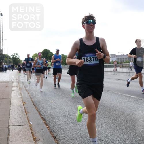 29.06.2025 - hella hamburg halbmarathon Lena Gebhardt http://msf.ph/oto/8460588 29.06.2025 09:54:47 Lombardsbrücke 12670, 2955, 01, 18370, 12269, 1171, 1342, 1549, 1817, 1942, 2020, 2222, 2367, 2442, 2470, 2561, 2592, 2596, 2670, 2816, 2889, 2955, 3208, 3209, 3562, 4017, 4816, 4832, 5020, 5399, 5447, 5705, 5706, 5884, 6266, 6290, 6389, 6630, 6723, 6819, 6923, 6978, 6991, 7087, 7274, 7335, 7709, 7908, 8117, 8142, 8374, 8482, 8487, 8576, 8657, 8698, 8916, 8981, 9038, 9051, 9093, 9476, 9661, 9710, 9815, 9924, 10057, 10237, 11333 meine-sportfotos.de