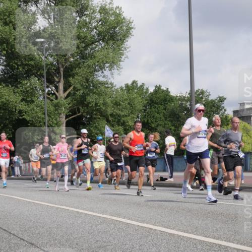 29.06.2025 - hella hamburg halbmarathon Luisa Fischer http://msf.ph/oto/8460628 29.06.2025 09:54:10 Kennedybrücke 9114, 18764, 1520, 7092, 8346, 10934, 4999, 1903, 11714, 1570, 1903, 1920, 4297, 4999, 7092, 7105, 7363, 7962, 8346, 8871, 9114, 9364, 10375, 10480, 10669 meine-sportfotos.de