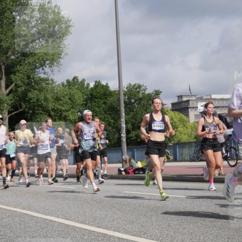 29.06.2025 - hella hamburg halbmarathon Luisa Fischer http://msf.ph/oto/8460661 29.06.2025 09:54:24 Kennedybrücke 8900, 5129, 15164, 12623, 2880, 2653, 17403, 14861, 69, 10319, 1312, 1353, 2653, 2880, 3437, 3697, 4991, 5014, 5129, 5987, 6490, 6770, 8074, 8359, 8900, 9358, 9659, 10319 meine-sportfotos.de