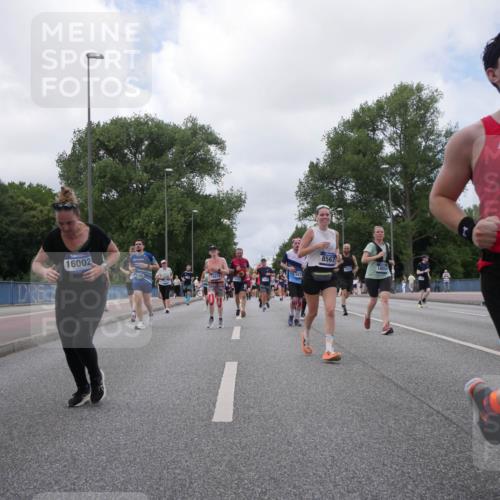 29.06.2025 - hella hamburg halbmarathon Luisa Fischer http://msf.ph/oto/8460685 29.06.2025 10:38:52 Kennedybrücke 16002, 0705, 12019, 947, 8567, 15412, 999, 18054, 3828, 2412, 3828, 4965, 5147, 6867, 8567, 9470, 9819, 10565 meine-sportfotos.de