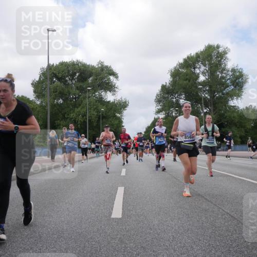 29.06.2025 - hella hamburg halbmarathon Luisa Fischer http://msf.ph/oto/8460703 29.06.2025 10:38:52 Kennedybrücke 705, 8567, 9476, 18054, 1201, 2412, 3828, 4965, 5147, 6867, 8567, 9470, 9819, 10565 meine-sportfotos.de