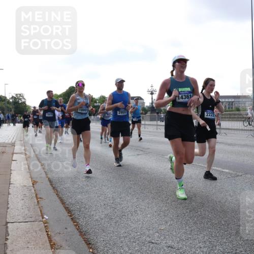 29.06.2025 - hella hamburg halbmarathon Lena Gebhardt http://msf.ph/oto/8460721 29.06.2025 09:54:47 Lombardsbrücke 12670, 18801, 8657, 2955, 9710, 14361, 2222, 1171, 1342, 1549, 1817, 1942, 2020, 2222, 2367, 2442, 2470, 2561, 2592, 2596, 2670, 2816, 2889, 2955, 3208, 3209, 3562, 4017, 4816, 4832, 5020, 5399, 5447, 5705, 5706, 5884, 6266, 6290, 6389, 6630, 6723, 6819, 6923, 6978, 6991, 7087, 7274, 7335, 7709, 7908, 8117, 8142, 8374, 8482, 8487, 8576, 8657, 8698, 8916, 8981, 9038, 9051, 9093, 9476, 9661, 9710, 9815, 9924, 10057, 10237, 11333 meine-sportfotos.de