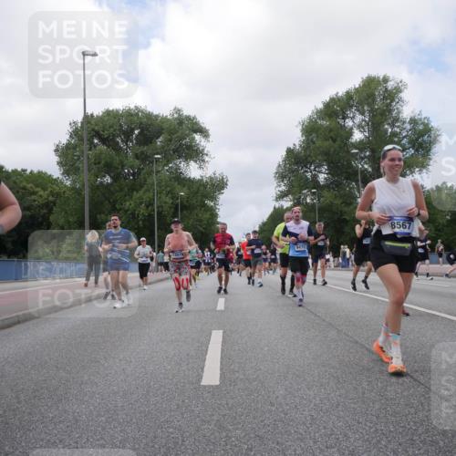 29.06.2025 - hella hamburg halbmarathon Luisa Fischer http://msf.ph/oto/8460737 29.06.2025 10:38:53 Kennedybrücke 6002, 3705, 12019, 9470, 1561, 8567, 2412, 3828, 6867, 8567, 9470, 9819, 10565 meine-sportfotos.de
