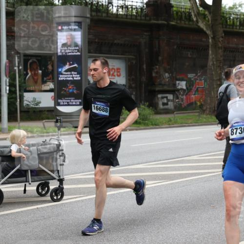 29.06.2025 - hella hamburg halbmarathon Yannick Fuchs http://msf.ph/oto/8460750 29.06.2025 10:56:42 20KM 1114, 1194, 1212, 1432, 1531, 1573, 1674, 1851, 2447, 2911, 3001, 3740, 4511, 6311, 6602, 6752, 7453, 7869, 8045, 8068, 8624, 8730, 11180, 11310, 12008, 12156, 12286, 12571, 13498, 13874, 14348, 14677, 16654, 16688, 17096, 17119, 17142, 18382, 18530 meine-sportfotos.de