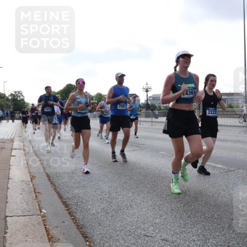 29.06.2025 - hella hamburg halbmarathon Lena Gebhardt http://msf.ph/oto/8460757 29.06.2025 09:54:47 Lombardsbrücke 12670, 001, 2955, 9710, 4361, 2222, 1171, 1342, 1549, 1817, 1942, 2020, 2222, 2367, 2442, 2470, 2561, 2592, 2596, 2670, 2816, 2889, 2955, 3208, 3209, 3562, 4017, 4816, 4832, 5020, 5399, 5447, 5705, 5706, 5884, 6266, 6290, 6389, 6630, 6723, 6819, 6923, 6978, 6991, 7087, 7274, 7335, 7709, 7908, 8117, 8142, 8374, 8482, 8487, 8576, 8657, 8698, 8916, 8981, 9038, 9051, 9093, 9476, 9661, 9710, 9815, 9924, 10057, 10237, 11333 meine-sportfotos.de
