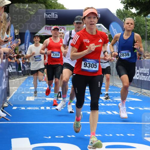 29.06.2025 - hella hamburg halbmarathon Strokosch-Dieckow http://msf.ph/oto/8460772 29.06.2025 10:47:27 Ziel 51, 1012, 1070, 1592, 1696, 2274, 2284, 2839, 2864, 2869, 2953, 3304, 5532, 5650, 5889, 6009, 8023, 8234, 8693, 8852, 8927, 9305, 10423, 11021, 11077, 11491, 12870, 13223, 13303, 13782, 15350, 15479, 15611, 15923, 16089, 16819, 17846, 17905, 18104, 18758, 18974, 19181 meine-sportfotos.de