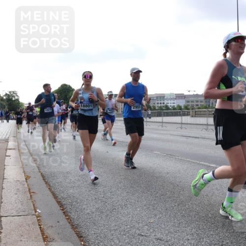 29.06.2025 - hella hamburg halbmarathon Lena Gebhardt http://msf.ph/oto/8460807 29.06.2025 09:54:48 Lombardsbrücke 12670, 15479, 18801, 8657, 2955, 2222, 1171, 1342, 1549, 1817, 1942, 2020, 2222, 2367, 2442, 2470, 2561, 2592, 2596, 2670, 2816, 2889, 2955, 3208, 3209, 3562, 4017, 4816, 4832, 5020, 5399, 5447, 5705, 5706, 5884, 6266, 6290, 6389, 6723, 6819, 6923, 6978, 6991, 7087, 7274, 7335, 7659, 7709, 7908, 8117, 8142, 8374, 8482, 8487, 8576, 8657, 8698, 8916, 8981, 9038, 9051, 9093, 9476, 9661, 9710, 9815, 9924, 10057, 10237, 11333 meine-sportfotos.de
