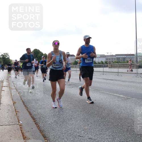 29.06.2025 - hella hamburg halbmarathon Lena Gebhardt http://msf.ph/oto/8460823 29.06.2025 09:54:48 Lombardsbrücke 12670, 15479, 18801, 2955, 14, 1171, 1342, 1549, 1817, 1942, 2020, 2222, 2367, 2442, 2470, 2561, 2592, 2596, 2670, 2816, 2889, 2955, 3208, 3209, 3562, 4017, 4816, 4832, 5020, 5399, 5447, 5705, 5706, 5884, 6266, 6290, 6389, 6723, 6819, 6923, 6978, 6991, 7087, 7274, 7335, 7659, 7709, 7908, 8117, 8142, 8374, 8482, 8487, 8576, 8657, 8698, 8916, 8981, 9038, 9051, 9093, 9476, 9661, 9710, 9815, 9924, 10057, 10237, 11333 meine-sportfotos.de
