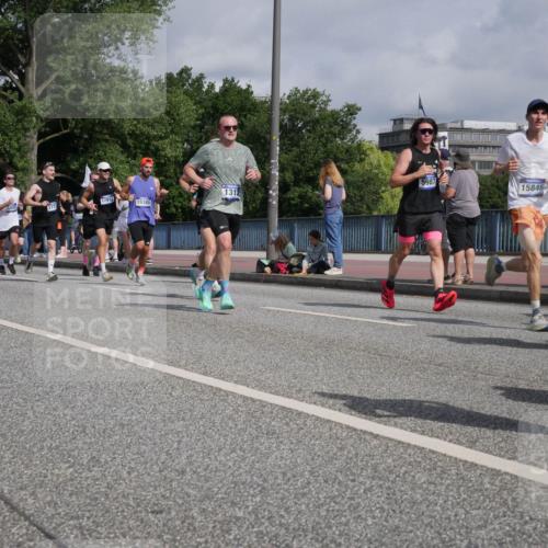 29.06.2025 - hella hamburg halbmarathon Luisa Fischer http://msf.ph/oto/8460826 29.06.2025 09:54:30 Kennedybrücke 3697, 17911, 1312, 5987, 1773, 15185, 15846, 1312, 1353, 1569, 1763, 2880, 3437, 3697, 5014, 5047, 5129, 5987, 6770, 8074, 8900, 9358, 9659 meine-sportfotos.de