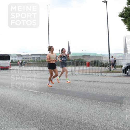 29.06.2025 - hella hamburg halbmarathon Lena Gebhardt http://msf.ph/oto/8460845 29.06.2025 10:31:54 Lombardsbrücke 9812, 1879, 4877, 1235, 1311, 1373, 1844, 1879, 2384, 2672, 2831, 2832, 3221, 3239, 3358, 3396, 3397, 3424, 3571, 3681, 3751, 3752, 3822, 4314, 4877, 4924, 4953, 5156, 5165, 5496, 5601, 5658, 5743, 5965, 6160, 6218, 6252, 6546, 6573, 6640, 6718, 6727, 7135, 7239, 7295, 7334, 7344, 7535, 7570, 7695, 7772, 7789, 7816, 7898, 8304, 8538, 8620, 8806, 9078, 9104, 9183, 9478, 9812, 9883, 10240, 10586, 11587, 13724, 17404, 17517, 17706 meine-sportfotos.de