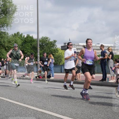 29.06.2025 - hella hamburg halbmarathon Luisa Fischer http://msf.ph/oto/8460886 29.06.2025 09:54:34 Kennedybrücke 18304, 14600, 1353, 17016, 177, 1312, 1353, 1569, 1763, 3697, 5047, 5690, 5987, 6700, 9547, 9659 meine-sportfotos.de