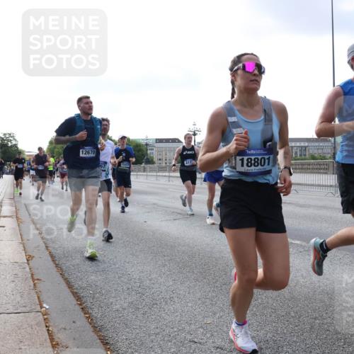 29.06.2025 - hella hamburg halbmarathon Lena Gebhardt http://msf.ph/oto/8460898 29.06.2025 09:54:49 Lombardsbrücke 12670, 67, 15479, 811, 18801, 2955, 1171, 1342, 1549, 1817, 1942, 2020, 2222, 2367, 2442, 2470, 2561, 2592, 2596, 2670, 2816, 2889, 2955, 3208, 3209, 3562, 4017, 4816, 4832, 5020, 5399, 5447, 5638, 5705, 5706, 5884, 6266, 6290, 6389, 6723, 6819, 6923, 6978, 6991, 7087, 7274, 7335, 7659, 7709, 7908, 8117, 8142, 8374, 8482, 8487, 8576, 8657, 8698, 8916, 8981, 9031, 9038, 9051, 9093, 9476, 9661, 9710, 9815, 9869, 9924, 10057, 10237, 11333 meine-sportfotos.de