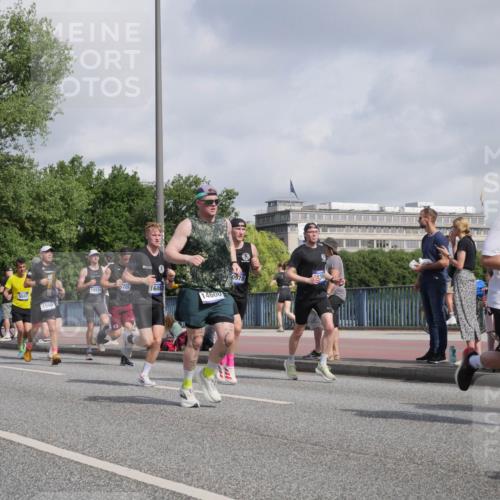 29.06.2025 - hella hamburg halbmarathon Luisa Fischer http://msf.ph/oto/8460902 29.06.2025 09:54:35 Kennedybrücke 0978, 30, 14226, 705, 16052, 5047, 13183, 14600, 1569, 135, 1353, 1569, 1763, 3697, 5047, 5690, 6700, 9547, 9659 meine-sportfotos.de