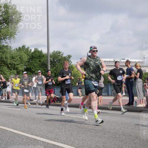 29.06.2025 - hella hamburg halbmarathon Luisa Fischer http://msf.ph/oto/8460907 29.06.2025 09:54:35 Kennedybrücke 13183, 5047, 16052, 14226, 6705, 4600, 1569, 18304, 1353, 1569, 1763, 3697, 5047, 5690, 6700, 9547, 9659 meine-sportfotos.de
