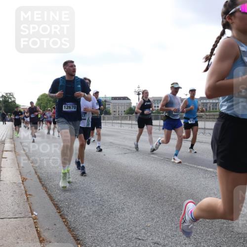 29.06.2025 - hella hamburg halbmarathon Lena Gebhardt http://msf.ph/oto/8460926 29.06.2025 09:54:49 Lombardsbrücke 12670, 8657, 9710, 1880, 1171, 1342, 1549, 1817, 1942, 2020, 2222, 2367, 2442, 2470, 2561, 2592, 2596, 2670, 2816, 2889, 2955, 3208, 3209, 3562, 4017, 4816, 4832, 5020, 5399, 5447, 5638, 5705, 5706, 5884, 6266, 6290, 6389, 6723, 6819, 6923, 6978, 6991, 7087, 7274, 7335, 7659, 7709, 7908, 8117, 8142, 8374, 8482, 8487, 8576, 8657, 8698, 8916, 8981, 9031, 9038, 9051, 9093, 9476, 9661, 9710, 9815, 9869, 9924, 10057, 10237, 11333 meine-sportfotos.de
