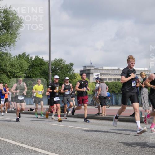 29.06.2025 - hella hamburg halbmarathon Luisa Fischer http://msf.ph/oto/8460927 29.06.2025 09:54:36 Kennedybrücke 1763, 13183, 504, 1569, 14226, 160, 10978, 1353, 1569, 1763, 3697, 5047, 5690, 6700, 9547, 9659 meine-sportfotos.de