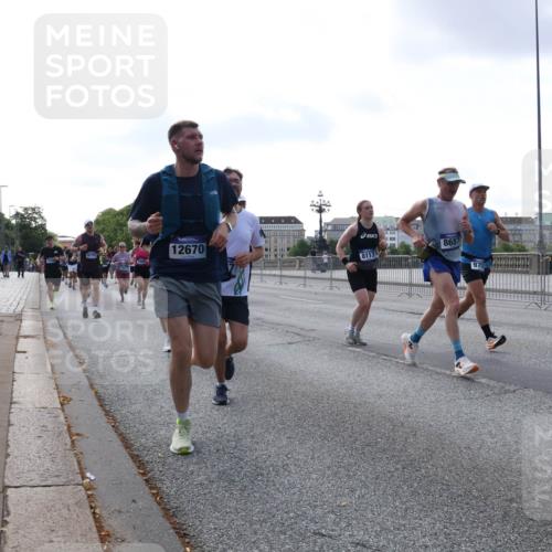 29.06.2025 - hella hamburg halbmarathon Lena Gebhardt http://msf.ph/oto/8460938 29.06.2025 09:54:49 Lombardsbrücke 18797, 12670, 8117, 8657, 9710, 1171, 1342, 1549, 1817, 1942, 2020, 2222, 2367, 2442, 2470, 2561, 2592, 2596, 2670, 2816, 2889, 2955, 3208, 3209, 3562, 4017, 4816, 4832, 5020, 5399, 5447, 5638, 5705, 5706, 5884, 6266, 6290, 6389, 6723, 6819, 6923, 6978, 6991, 7087, 7274, 7335, 7659, 7709, 7908, 8117, 8142, 8374, 8482, 8487, 8576, 8657, 8698, 8916, 8981, 9031, 9038, 9051, 9093, 9476, 9661, 9710, 9815, 9869, 9924, 10057, 10237, 11333 meine-sportfotos.de