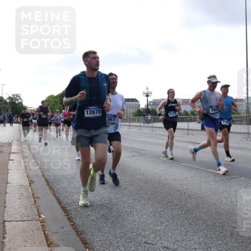 29.06.2025 - hella hamburg halbmarathon Lena Gebhardt http://msf.ph/oto/8460955 29.06.2025 09:54:49 Lombardsbrücke 18797, 12670, 8117, 367, 8657, 1171, 1342, 1549, 1817, 1942, 2020, 2222, 2367, 2442, 2470, 2561, 2592, 2596, 2670, 2816, 2889, 2955, 3208, 3209, 3562, 4017, 4816, 4832, 5020, 5399, 5447, 5638, 5705, 5706, 5884, 6266, 6290, 6389, 6723, 6819, 6923, 6978, 6991, 7087, 7274, 7335, 7659, 7709, 7908, 8117, 8142, 8374, 8482, 8487, 8576, 8657, 8698, 8916, 8981, 9031, 9038, 9051, 9093, 9476, 9661, 9710, 9815, 9869, 9924, 10057, 10237, 11333 meine-sportfotos.de