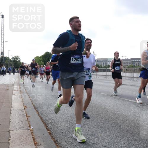 29.06.2025 - hella hamburg halbmarathon Lena Gebhardt http://msf.ph/oto/8460985 29.06.2025 09:54:49 Lombardsbrücke 18797, 12670, 367, 8117, 8657, 1171, 1342, 1549, 1817, 1942, 2020, 2222, 2367, 2442, 2470, 2561, 2592, 2596, 2670, 2816, 2889, 2955, 3208, 3209, 3562, 4017, 4816, 4832, 5020, 5399, 5447, 5638, 5705, 5706, 5884, 6266, 6290, 6389, 6723, 6819, 6923, 6978, 6991, 7087, 7274, 7335, 7659, 7709, 7908, 8117, 8142, 8374, 8482, 8487, 8576, 8657, 8698, 8916, 8981, 9031, 9038, 9051, 9093, 9476, 9661, 9710, 9815, 9869, 9924, 10057, 10237, 11333 meine-sportfotos.de