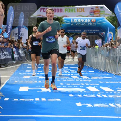 29.06.2025 - hella hamburg halbmarathon Strokosch-Dieckow http://msf.ph/oto/8461056 29.06.2025 10:34:23 Ziel 1002, 1644, 5550, 6305, 7534, 9686, 13618, 14784, 16417, 18099 meine-sportfotos.de
