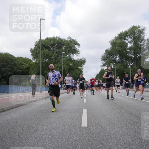29.06.2025 - hella hamburg halbmarathon Luisa Fischer http://msf.ph/oto/8461062 29.06.2025 10:39:00 Kennedybrücke 16311, 11979, 21, 1718, 1336, 2412, 2827, 4413, 8947 meine-sportfotos.de