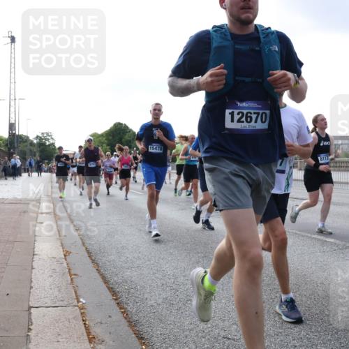 29.06.2025 - hella hamburg halbmarathon Lena Gebhardt http://msf.ph/oto/8461066 29.06.2025 09:54:50 Lombardsbrücke 18797, 18, 15478, 896, 12670, 8117, 80, 1171, 1342, 1549, 1817, 1942, 2020, 2222, 2367, 2442, 2470, 2561, 2592, 2596, 2670, 2816, 2889, 2955, 3208, 3209, 3562, 4017, 4816, 4832, 5020, 5399, 5447, 5638, 5705, 5706, 5884, 6266, 6290, 6389, 6723, 6819, 6923, 6978, 6991, 7087, 7274, 7335, 7659, 7709, 7908, 8117, 8142, 8374, 8482, 8487, 8576, 8657, 8698, 8916, 8981, 9031, 9038, 9051, 9093, 9159, 9476, 9661, 9710, 9815, 9869, 9924, 10057, 10237, 11333 meine-sportfotos.de