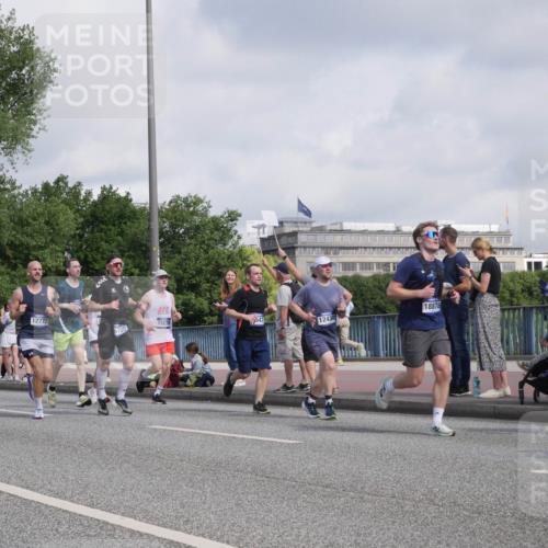 29.06.2025 - hella hamburg halbmarathon Luisa Fischer http://msf.ph/oto/8461093 29.06.2025 09:54:41 Kennedybrücke 16547, 12772, 18878, 15270, 6700, 347, 12438, 1569, 1763, 3618, 4565, 5047, 5231, 5690, 6700, 7185, 8564, 9547 meine-sportfotos.de