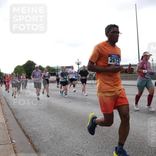 29.06.2025 - hella hamburg halbmarathon Lena Gebhardt http://msf.ph/oto/8461115 29.06.2025 10:31:56 Lombardsbrücke 3751, 14536, 2672, 1879, 1235, 1311, 1373, 1844, 1879, 1987, 2349, 2384, 2672, 2831, 2832, 2943, 3221, 3239, 3358, 3396, 3397, 3424, 3571, 3681, 3751, 3752, 3822, 4314, 4605, 4877, 4924, 4953, 5156, 5165, 5496, 5601, 5658, 5743, 5965, 6160, 6218, 6252, 6546, 6573, 6640, 6718, 6727, 7135, 7239, 7295, 7334, 7344, 7535, 7570, 7695, 7772, 7789, 7816, 7898, 8304, 8538, 8620, 8806, 9078, 9104, 9183, 9478, 9812, 9883, 10240, 10586, 13724, 17404, 17517 meine-sportfotos.de