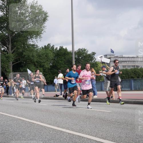 29.06.2025 - hella hamburg halbmarathon Luisa Fischer http://msf.ph/oto/8461130 29.06.2025 09:54:45 Kennedybrücke 17637, 5231, 11062, 1057, 3618, 4565, 4871, 5231, 5336, 6700, 7185, 7710, 8564, 9547, 10691 meine-sportfotos.de