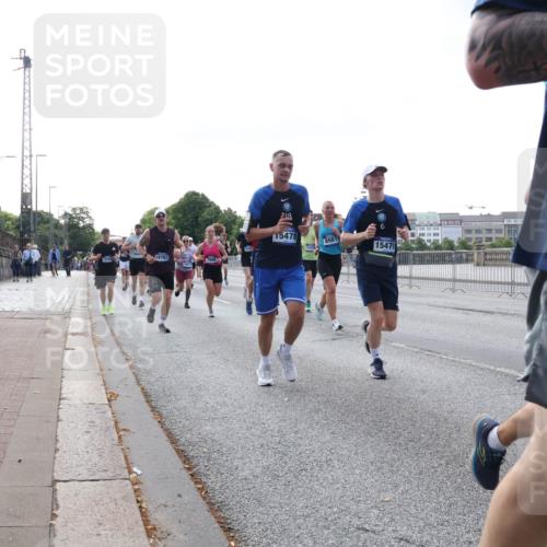 29.06.2025 - hella hamburg halbmarathon Lena Gebhardt http://msf.ph/oto/8461132 29.06.2025 09:54:50 Lombardsbrücke 18797, 18, 15478, 8981, 15479, 1171, 1342, 1549, 1817, 1942, 2020, 2222, 2367, 2442, 2470, 2561, 2592, 2596, 2670, 2816, 2889, 2955, 3208, 3209, 3562, 4017, 4816, 4832, 5020, 5399, 5447, 5638, 5705, 5706, 5884, 6266, 6290, 6389, 6723, 6819, 6923, 6978, 6991, 7087, 7274, 7335, 7659, 7709, 7908, 8117, 8142, 8374, 8482, 8487, 8576, 8657, 8698, 8916, 8981, 9031, 9038, 9051, 9093, 9159, 9476, 9661, 9710, 9815, 9869, 9924, 10057, 10237, 11333 meine-sportfotos.de