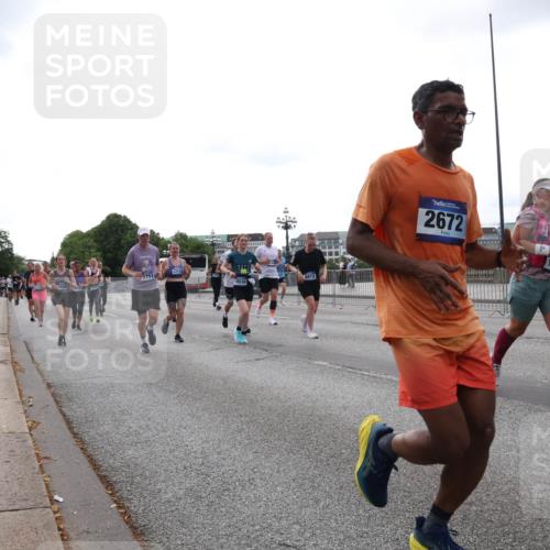 29.06.2025 - hella hamburg halbmarathon Lena Gebhardt http://msf.ph/oto/8461140 29.06.2025 10:31:56 Lombardsbrücke 17118, 3751, 14536, 2672, 1879, 1235, 1311, 1373, 1844, 1879, 1987, 2349, 2384, 2672, 2831, 2832, 2943, 3221, 3239, 3358, 3396, 3397, 3424, 3571, 3681, 3751, 3752, 3822, 4314, 4605, 4877, 4924, 4953, 5156, 5165, 5496, 5601, 5658, 5743, 5965, 6160, 6218, 6252, 6546, 6573, 6640, 6718, 6727, 7135, 7239, 7295, 7334, 7344, 7535, 7570, 7695, 7772, 7789, 7816, 7898, 8304, 8538, 8620, 8806, 9078, 9104, 9183, 9478, 9812, 9883, 10240, 10586, 13724, 17404, 17517 meine-sportfotos.de