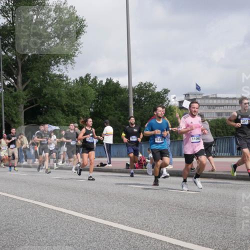 29.06.2025 - hella hamburg halbmarathon Luisa Fischer http://msf.ph/oto/8461144 29.06.2025 09:54:46 Kennedybrücke 1715, 17637, 18987, 8564, 4565, 14462, 3618, 5231, 11062, 1057, 3618, 4565, 4871, 5231, 5336, 6700, 6711, 7185, 7710, 8564, 9547, 10691 meine-sportfotos.de