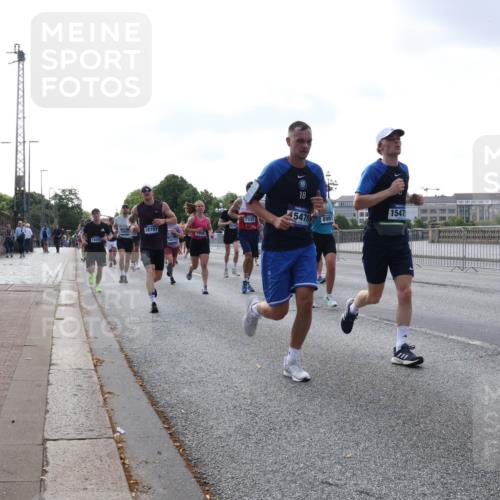 29.06.2025 - hella hamburg halbmarathon Lena Gebhardt http://msf.ph/oto/8461156 29.06.2025 09:54:50 Lombardsbrücke 7335, 18797, 18, 45478, 8981, 1547, 1171, 1342, 1549, 1817, 1942, 2020, 2222, 2367, 2442, 2470, 2561, 2592, 2596, 2670, 2816, 2889, 2955, 3208, 3209, 3562, 4017, 4816, 4832, 5020, 5399, 5447, 5638, 5705, 5706, 5884, 6266, 6290, 6389, 6723, 6819, 6923, 6978, 6991, 7087, 7274, 7335, 7659, 7709, 7908, 8117, 8142, 8374, 8482, 8487, 8576, 8657, 8698, 8916, 8981, 9031, 9038, 9051, 9093, 9159, 9476, 9661, 9710, 9815, 9869, 9924, 10057, 10237, 11333 meine-sportfotos.de