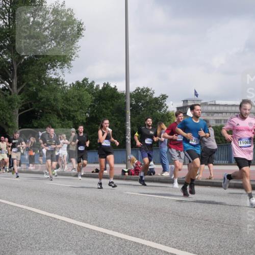 29.06.2025 - hella hamburg halbmarathon Luisa Fischer http://msf.ph/oto/8461159 29.06.2025 09:54:46 Kennedybrücke 7710, 829, 5231, 18987, 17637, 4565, 5336, 11062, 361, 1057, 3618, 4565, 4871, 5231, 5336, 6700, 6711, 7185, 7710, 8564, 9547, 10691 meine-sportfotos.de