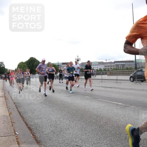 29.06.2025 - hella hamburg halbmarathon Lena Gebhardt http://msf.ph/oto/8461173 29.06.2025 10:31:57 Lombardsbrücke 17118, 3751, 536, 2672, 1235, 1311, 1373, 1844, 1879, 1987, 2349, 2384, 2672, 2831, 2832, 2943, 3022, 3221, 3239, 3358, 3396, 3397, 3424, 3571, 3681, 3751, 3752, 3822, 4314, 4605, 4877, 4924, 4953, 5156, 5165, 5496, 5601, 5658, 5743, 5965, 6160, 6218, 6252, 6546, 6573, 6640, 6718, 6727, 7135, 7239, 7295, 7334, 7344, 7535, 7570, 7695, 7789, 7816, 7898, 8304, 8538, 8620, 8806, 9078, 9104, 9183, 9478, 9812, 9883, 10240, 13724, 17404, 17517 meine-sportfotos.de