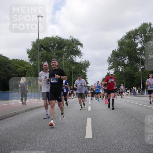 29.06.2025 - hella hamburg halbmarathon Luisa Fischer http://msf.ph/oto/8461184 29.06.2025 10:39:02 Kennedybrücke 21, 12625, 18524, 2827, 1730, 8947, 1336, 2827, 4413, 7275, 8947, 10047 meine-sportfotos.de