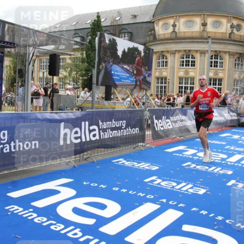 29.06.2025 - hella hamburg halbmarathon Michael Strokosch http://msf.ph/oto/8461185 29.06.2025 10:32:51 Ziel 6358, 7965, 8062, 13686, 14028, 15054, 16425, 17151, 18687 meine-sportfotos.de
