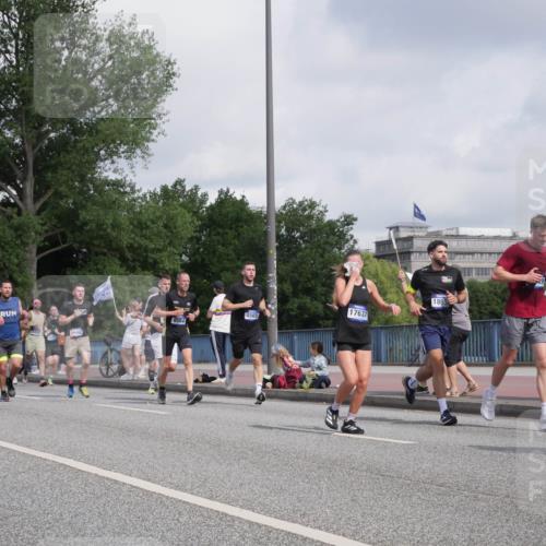 29.06.2025 - hella hamburg halbmarathon Luisa Fischer http://msf.ph/oto/8461187 29.06.2025 09:54:47 Kennedybrücke 4565, 14462, 17637, 1898, 1057, 3618, 4565, 4871, 5231, 5336, 6711, 7185, 7710, 8564, 10691 meine-sportfotos.de