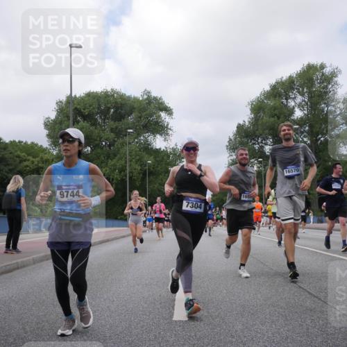 29.06.2025 - hella hamburg halbmarathon Luisa Fischer http://msf.ph/oto/8461238 29.06.2025 10:39:09 Kennedybrücke 1657, 9744, 7304, 16570, 1528, 1336, 1717, 2352, 2588, 5012, 5531, 6021, 6381, 6845, 7111, 7275, 8356, 8947, 10047, 10567 meine-sportfotos.de