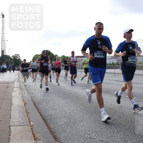 29.06.2025 - hella hamburg halbmarathon Lena Gebhardt http://msf.ph/oto/8461239 29.06.2025 09:54:51 Lombardsbrücke 18797, 10211, 6290, 335, 18, 15478, 15479, 1171, 1342, 1549, 1817, 1942, 2020, 2222, 2367, 2442, 2470, 2561, 2592, 2596, 2670, 2816, 2889, 2955, 3208, 3209, 3562, 4017, 4121, 4816, 4832, 5399, 5447, 5638, 5705, 5706, 5884, 6266, 6290, 6389, 6723, 6819, 6923, 6978, 6991, 7087, 7274, 7335, 7659, 7709, 7908, 8117, 8142, 8374, 8482, 8487, 8576, 8657, 8698, 8916, 8981, 9031, 9038, 9051, 9093, 9159, 9476, 9661, 9710, 9815, 9869, 9924, 9931, 10057, 10237, 11333 meine-sportfotos.de