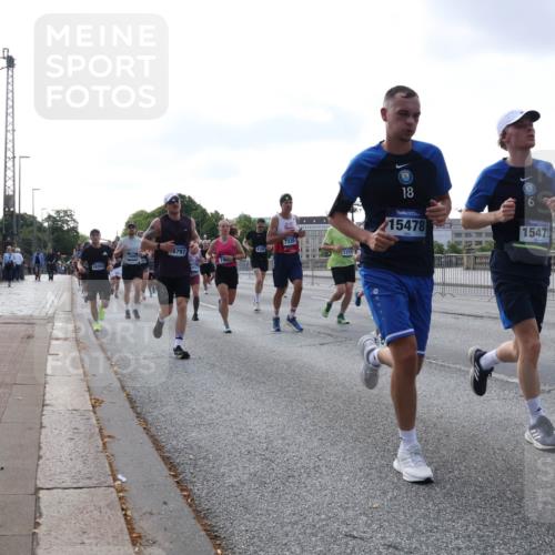 29.06.2025 - hella hamburg halbmarathon Lena Gebhardt http://msf.ph/oto/8461274 29.06.2025 09:54:51 Lombardsbrücke 8797, 18350, 7335, 1378, 18, 15478, 6, 15479, 1171, 1342, 1549, 1817, 1942, 2020, 2222, 2367, 2442, 2470, 2561, 2592, 2596, 2670, 2816, 2889, 2955, 3208, 3209, 3562, 4017, 4121, 4816, 4832, 5399, 5447, 5638, 5705, 5706, 5884, 6266, 6290, 6389, 6723, 6819, 6923, 6978, 6991, 7087, 7274, 7335, 7659, 7709, 7908, 8117, 8142, 8374, 8482, 8487, 8576, 8657, 8698, 8916, 8981, 9031, 9038, 9051, 9093, 9159, 9476, 9661, 9710, 9815, 9869, 9924, 9931, 10057, 10237, 11333 meine-sportfotos.de
