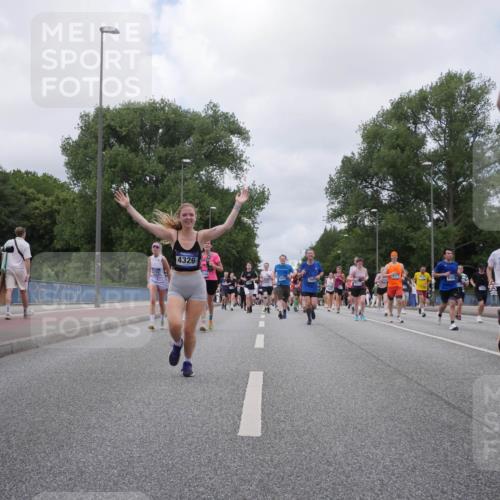 29.06.2025 - hella hamburg halbmarathon Luisa Fischer http://msf.ph/oto/8461325 29.06.2025 10:39:10 Kennedybrücke 4326, 1541, 1056, 13899, 1336, 1717, 2352, 2588, 3741, 5012, 5531, 6021, 6381, 6845, 7111, 7275, 8356, 10047, 10119, 10567 meine-sportfotos.de