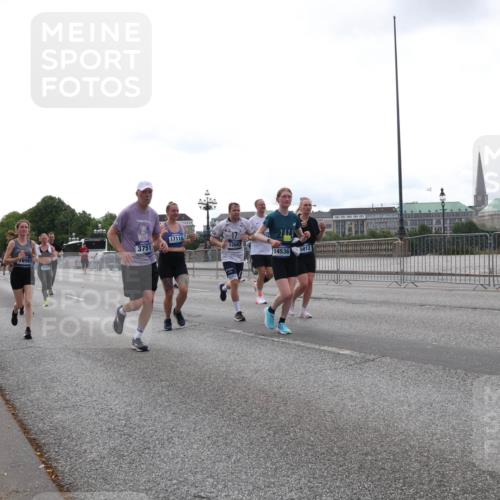 29.06.2025 - hella hamburg halbmarathon Lena Gebhardt http://msf.ph/oto/8461337 29.06.2025 10:31:58 Lombardsbrücke 1235, 1311, 1373, 1844, 1879, 1987, 2349, 2384, 2672, 2831, 2832, 2943, 3022, 3221, 3239, 3358, 3396, 3397, 3424, 3571, 3681, 3751, 3752, 3822, 4314, 4605, 4877, 4924, 4953, 5156, 5165, 5496, 5601, 5658, 5743, 5965, 6160, 6218, 6252, 6546, 6573, 6640, 6718, 6727, 7135, 7239, 7295, 7334, 7344, 7535, 7570, 7695, 7789, 7816, 7898, 8175, 8304, 8538, 8620, 8806, 9078, 9104, 9183, 9478, 9812, 9883, 10240, 13724, 17404, 17517 meine-sportfotos.de