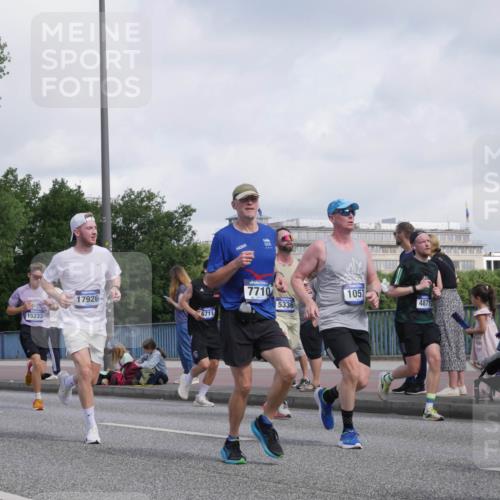 29.06.2025 - hella hamburg halbmarathon Luisa Fischer http://msf.ph/oto/8461351 29.06.2025 09:54:53 Kennedybrücke 18659, 15233, 17926, 6711, 1911, 7710, 5336, 1057, 4871, 1057, 1169, 1604, 3305, 4565, 4871, 4915, 5007, 5336, 6373, 6711, 7185, 7710, 8564, 8852, 9444, 10493, 10691 meine-sportfotos.de