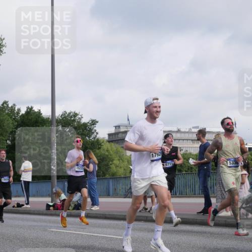 29.06.2025 - hella hamburg halbmarathon Luisa Fischer http://msf.ph/oto/8461388 29.06.2025 09:54:54 Kennedybrücke 1604, 6550, 1905, 18659, 15233, 17926, 6711, 5336, 1057, 1169, 1604, 3305, 4871, 4915, 5007, 5336, 6373, 6711, 7185, 7710, 8852, 9444, 10493, 10691 meine-sportfotos.de