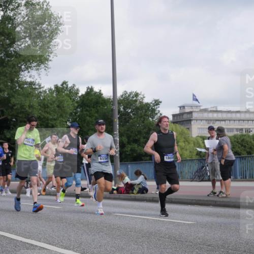 29.06.2025 - hella hamburg halbmarathon Luisa Fischer http://msf.ph/oto/8461439 29.06.2025 09:54:55 Kennedybrücke 13269, 10493, 604, 6550, 18659, 1057, 1169, 1604, 3305, 4871, 4915, 5007, 5011, 5336, 6373, 6711, 7710, 8852, 9444, 10493, 10691 meine-sportfotos.de