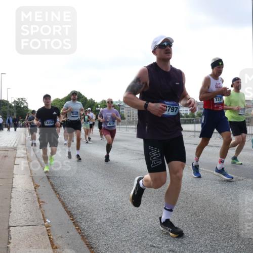 29.06.2025 - hella hamburg halbmarathon Lena Gebhardt http://msf.ph/oto/8461450 29.06.2025 09:54:52 Lombardsbrücke 18350, 16907, 18211, 3797, 7335, 1372, 1171, 1342, 1549, 1817, 1942, 2020, 2222, 2367, 2442, 2470, 2561, 2592, 2596, 2670, 2816, 2889, 2955, 3208, 3209, 3562, 4017, 4121, 4816, 4832, 5399, 5447, 5638, 5705, 5706, 5884, 6266, 6290, 6389, 6723, 6819, 6923, 6978, 6991, 7087, 7274, 7335, 7659, 7709, 7908, 8117, 8142, 8371, 8374, 8437, 8482, 8487, 8657, 8916, 8981, 9031, 9038, 9051, 9093, 9159, 9476, 9661, 9710, 9869, 9924, 9931, 10057, 10237, 11333 meine-sportfotos.de