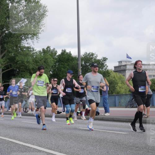 29.06.2025 - hella hamburg halbmarathon Luisa Fischer http://msf.ph/oto/8461455 29.06.2025 09:54:56 Kennedybrücke 6373, 13269, 10493, 1604, 9444, 560, 18659, 6550, 1057, 1169, 1604, 3305, 4871, 4915, 5007, 5011, 5336, 6373, 6711, 7710, 8852, 9444, 10493, 10691 meine-sportfotos.de